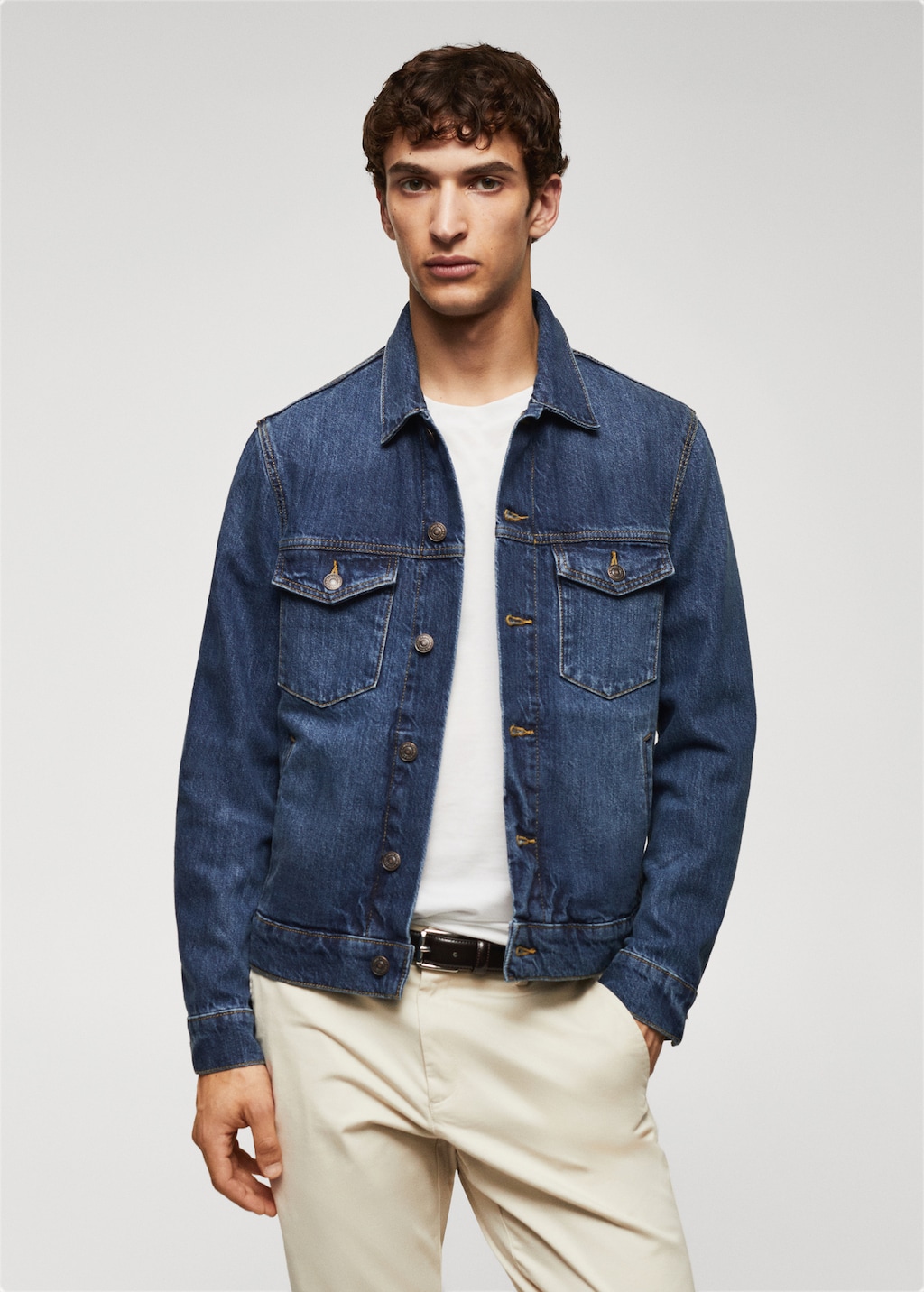 Blouson en jean essentiel - Plan moyen