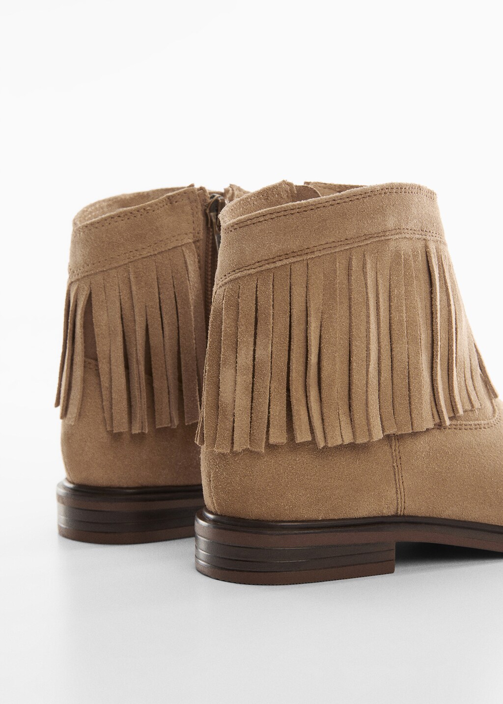 Fringed leather boots - Details of the article 1