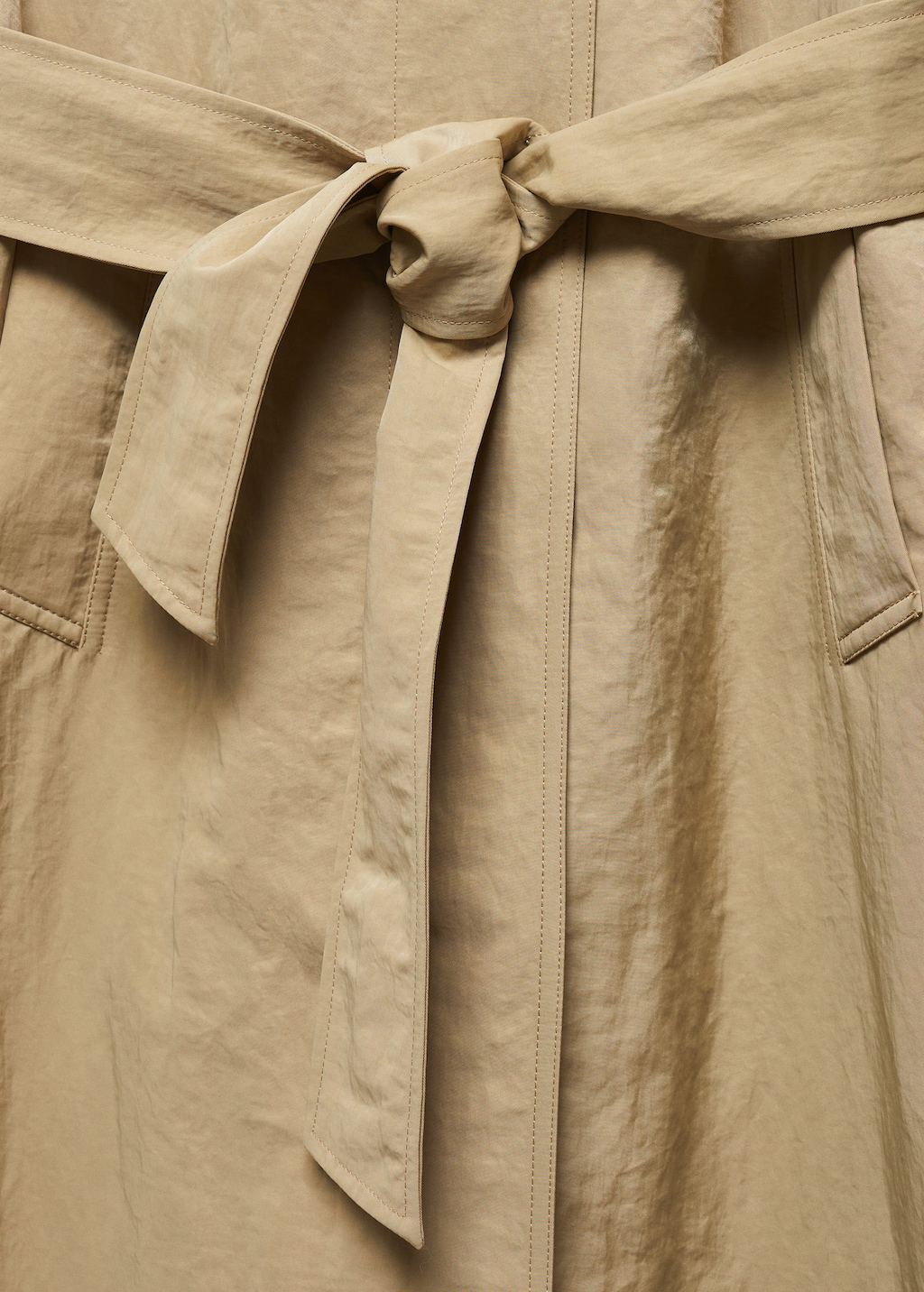 Fluid trench coat with tie - Details of the article 8