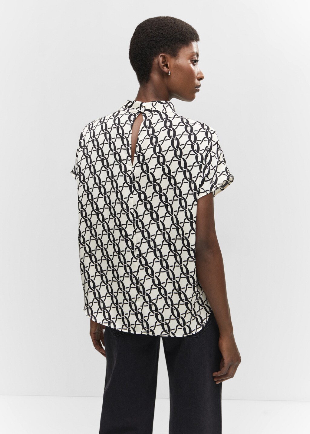 Blusa com estampado de correntes - Verso do artigo