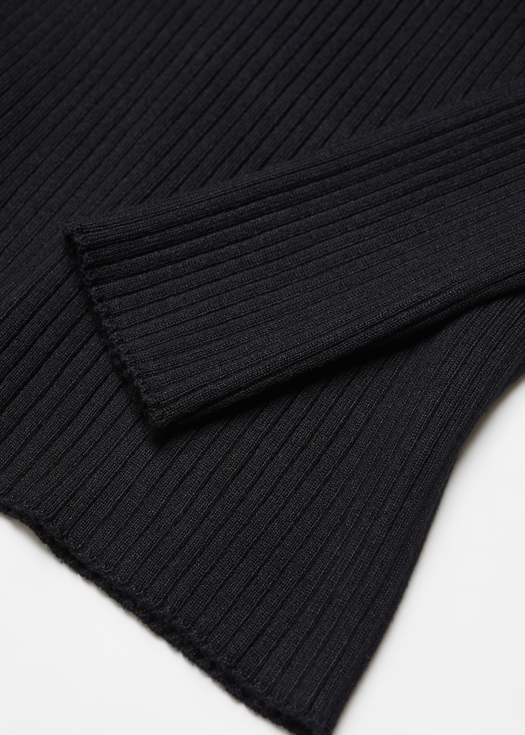 Ribbed round-neck sweater - Details of the article 8