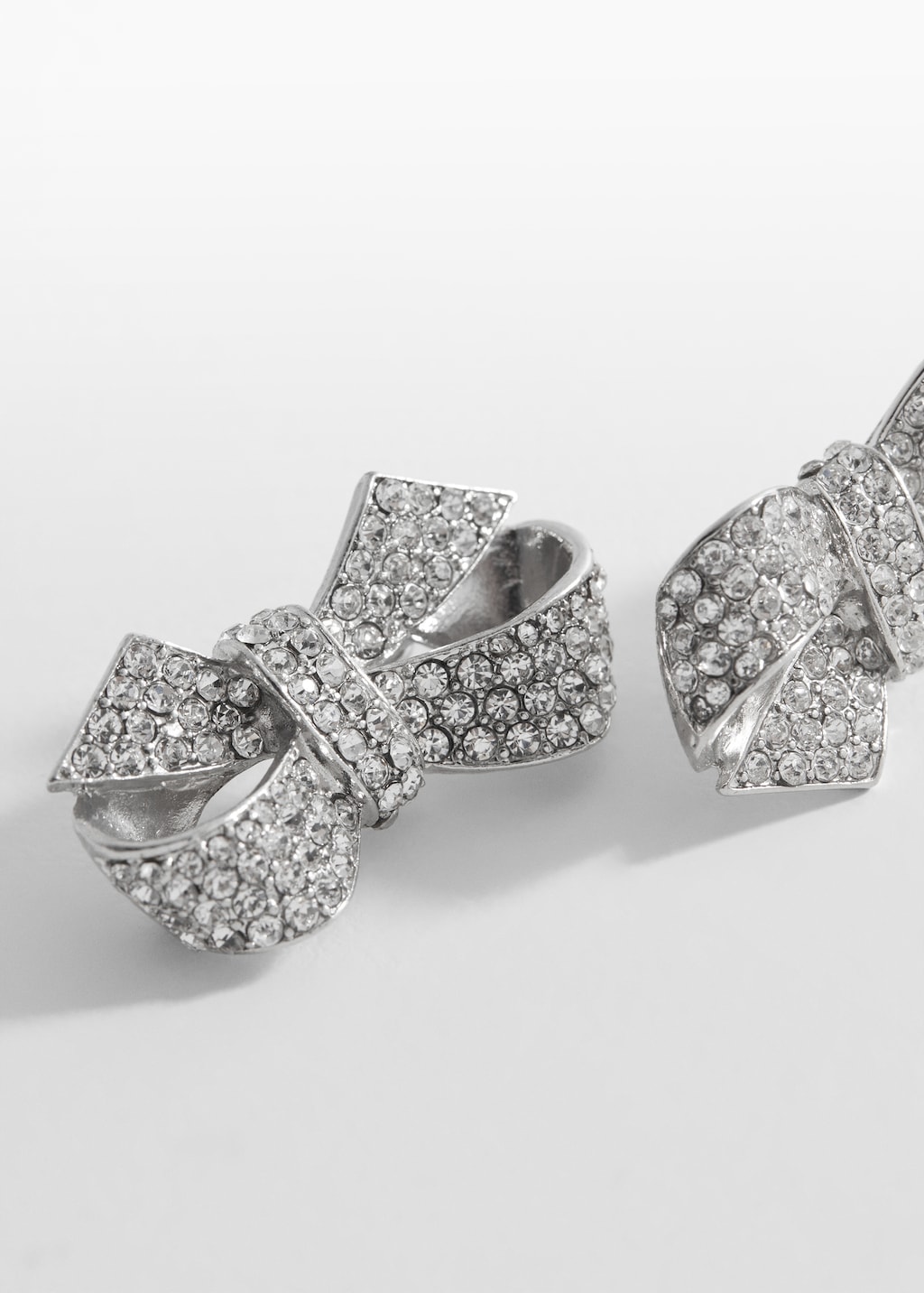 Rhinestone bow earrings - Medium plane