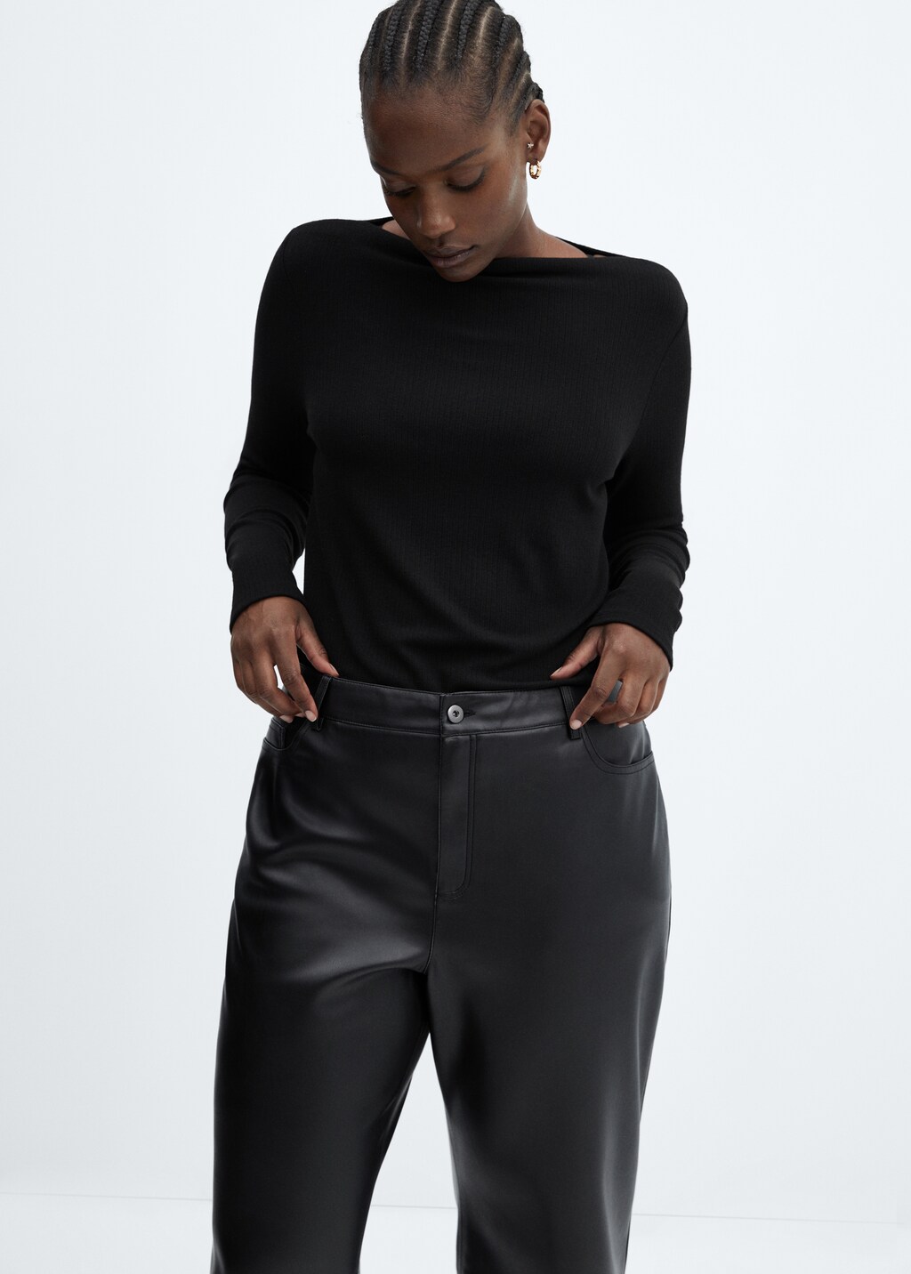 Leather-effect straight trousers - Details of the article 5