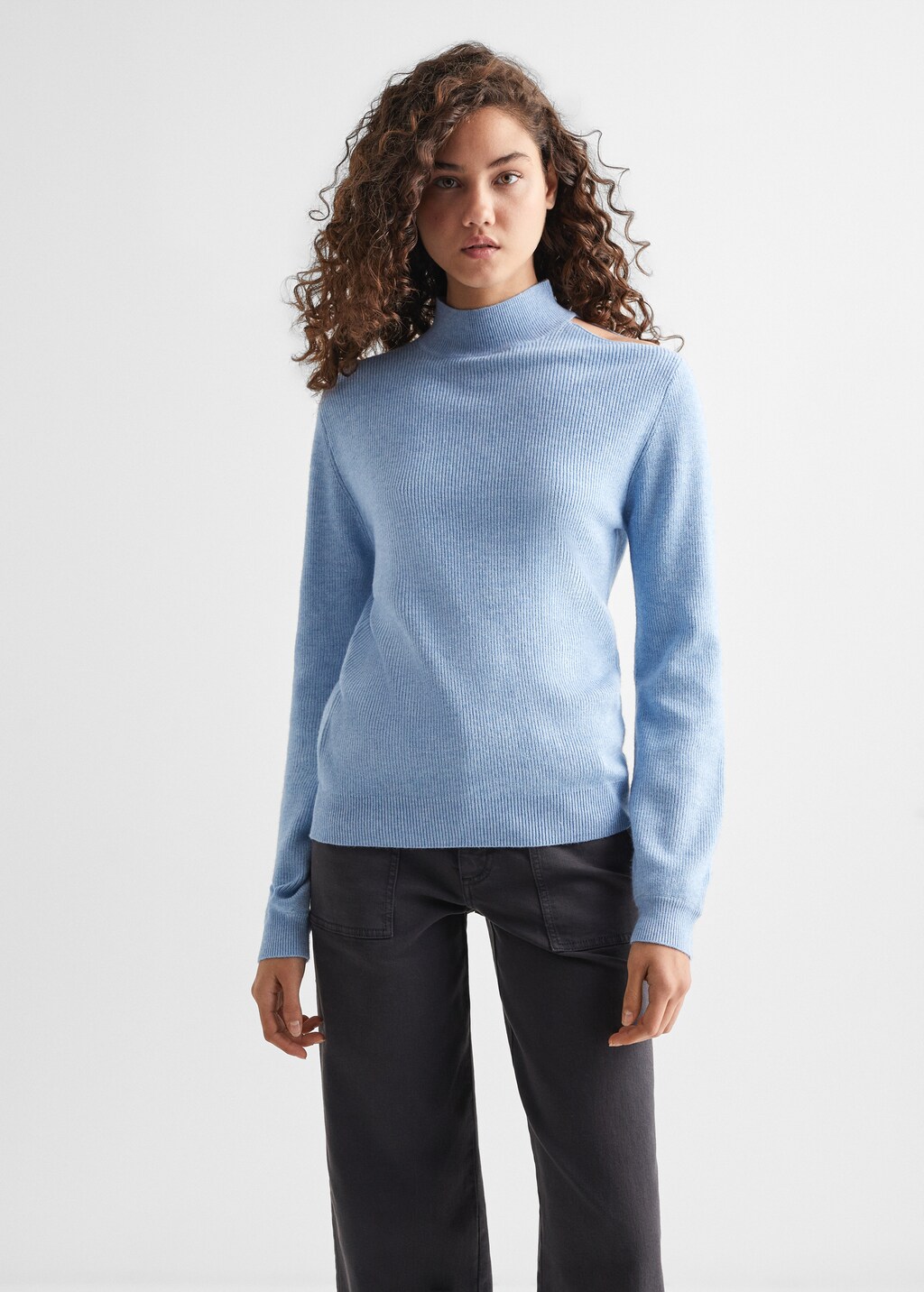 Cut-out knitted sweater - Medium plane