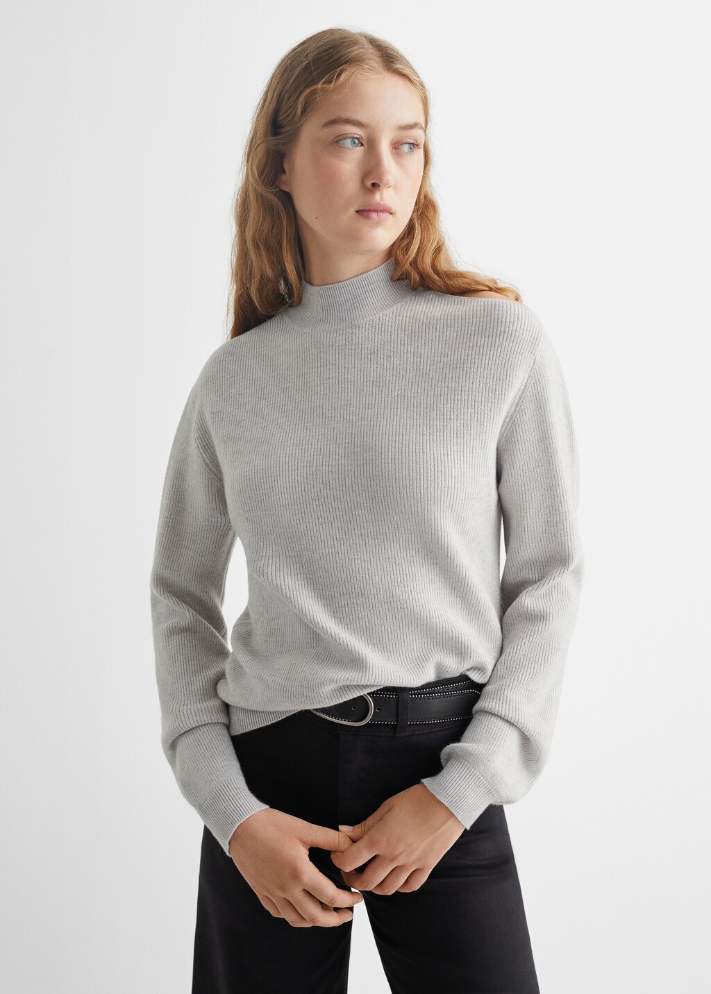 Cut-out knitted sweater - Medium plane