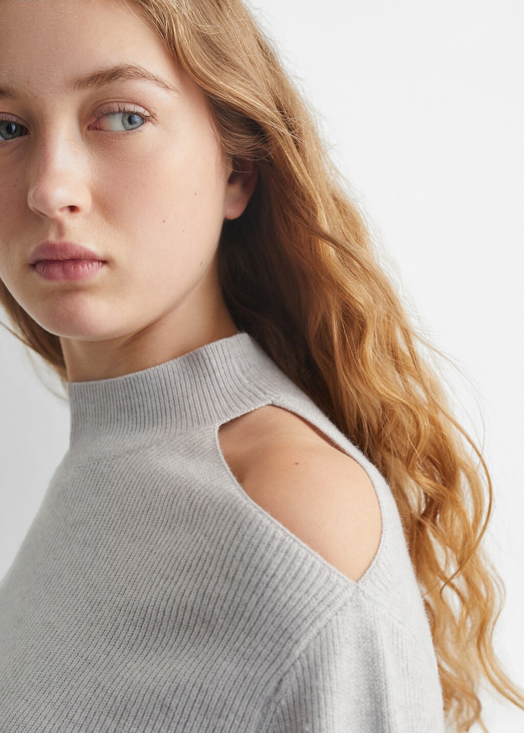 Cut-out knitted sweater - Details of the article 1