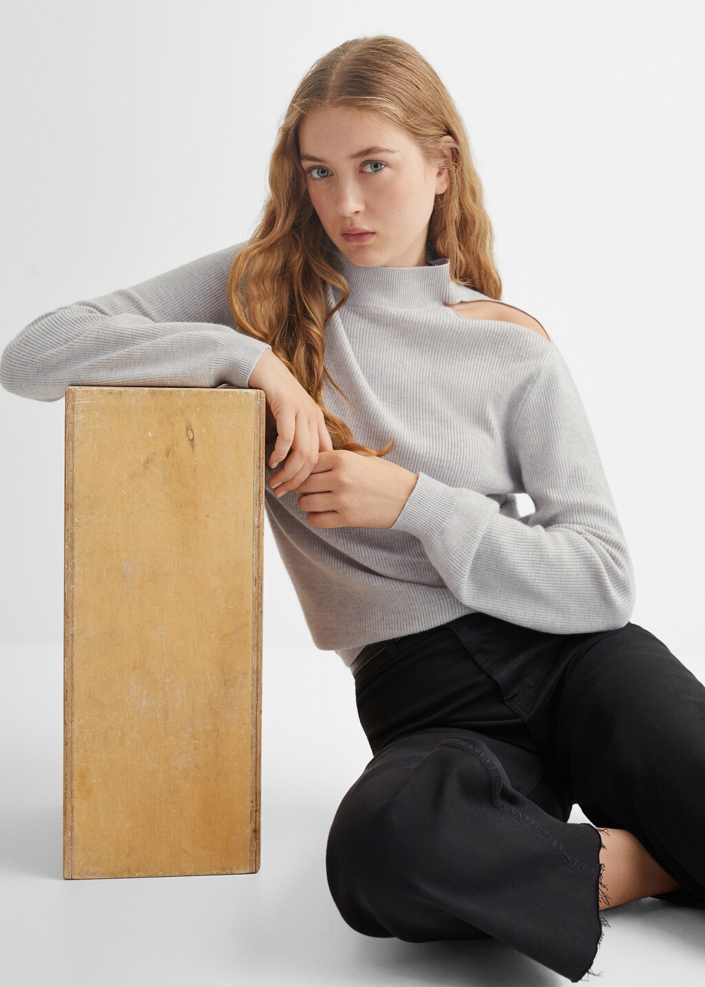 Cut-out knitted sweater - Details of the article 2