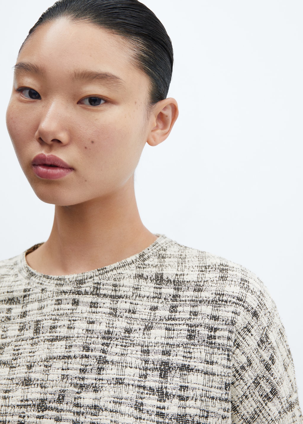 Round-neck tweed sweater - Details of the article 1