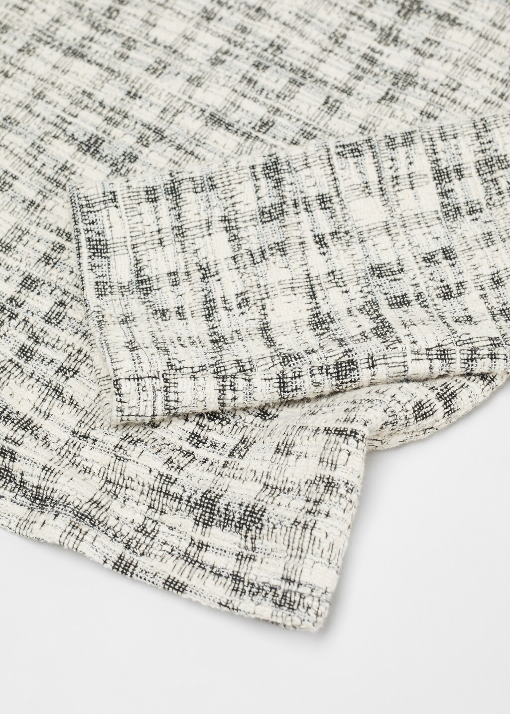 Round-neck tweed sweater - Details of the article 8