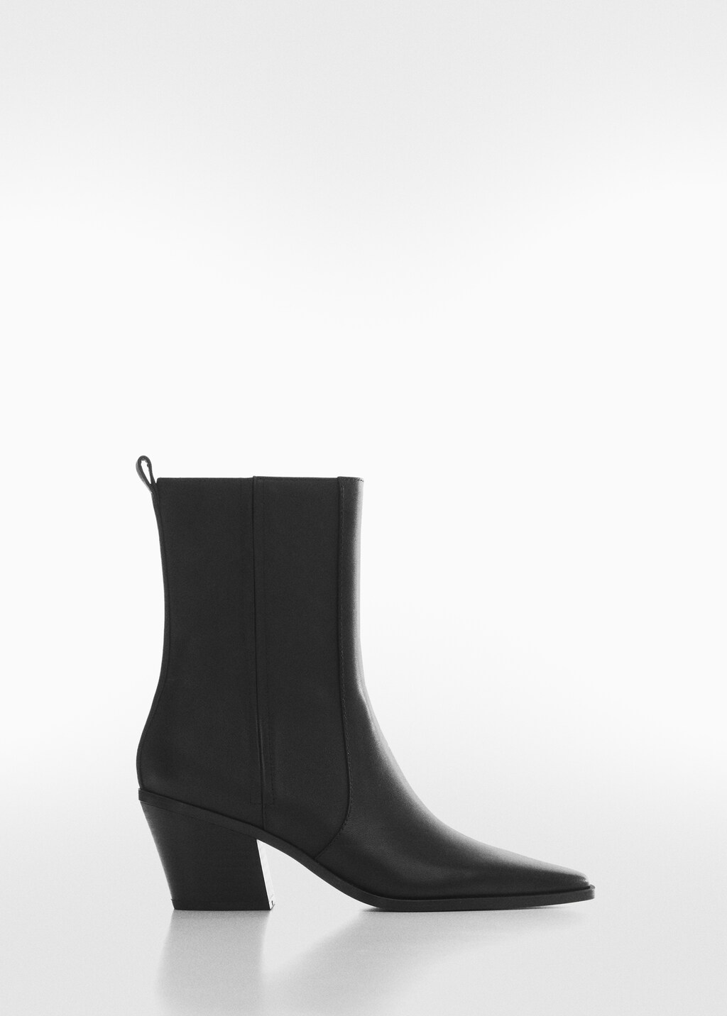 Heeled leather ankle boots - Article without model