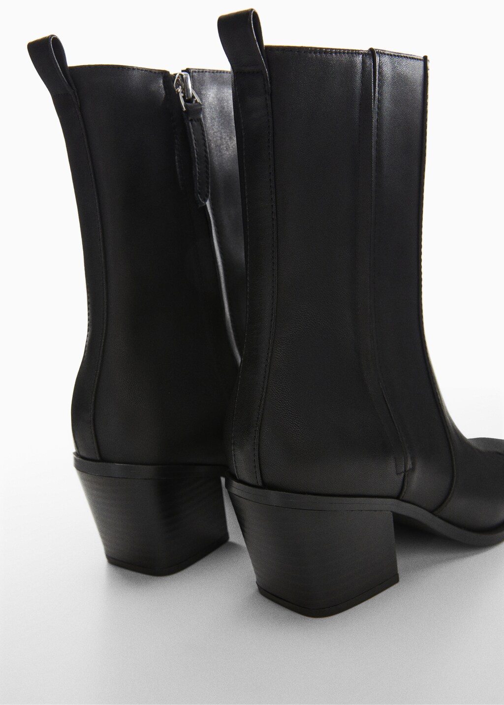 Heeled leather ankle boots - Details of the article 1