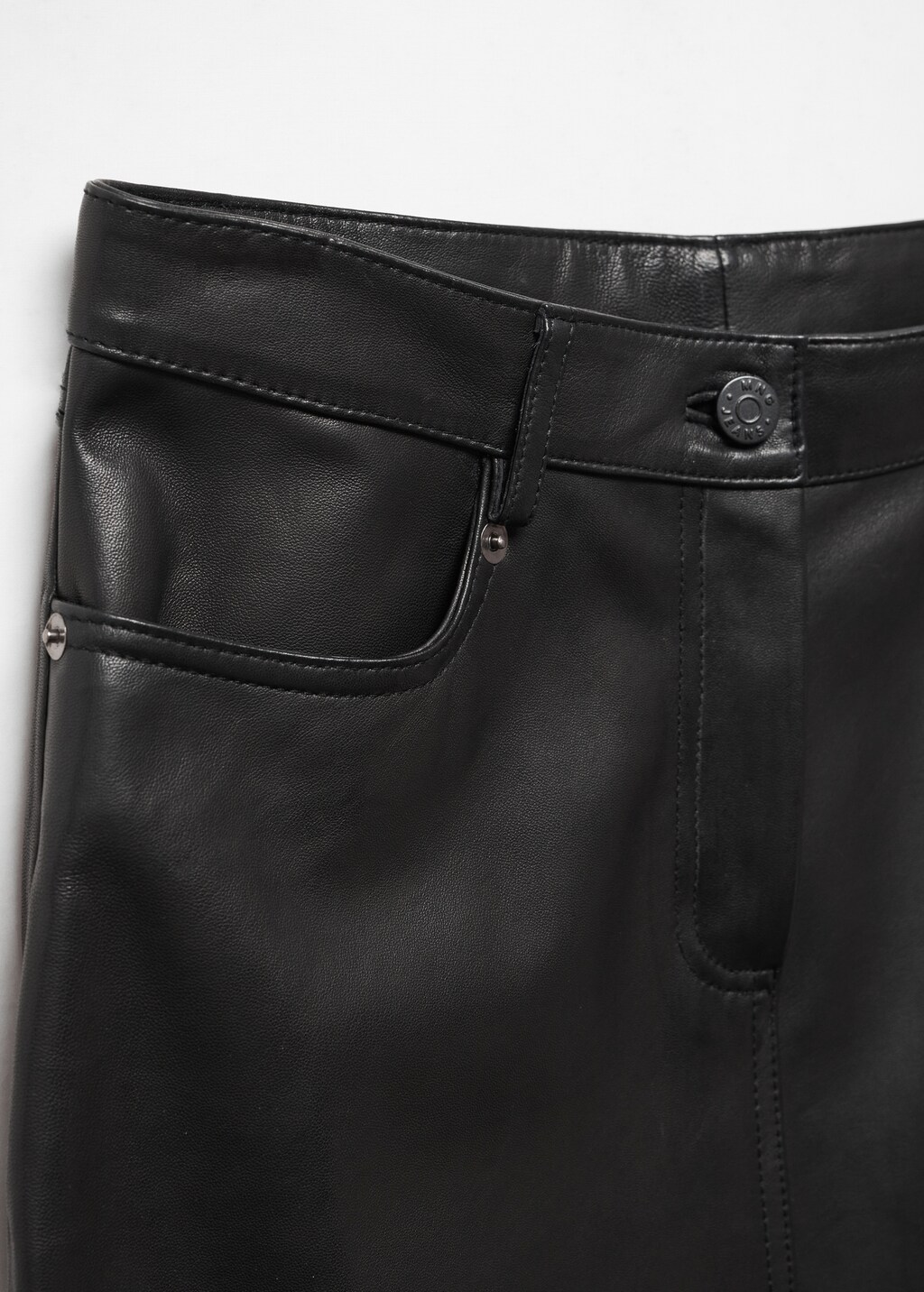 Leather pencil skirt - Details of the article 8