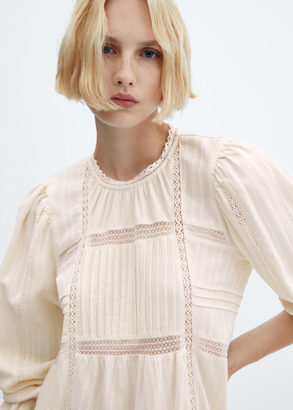 Puff-sleeved embroidered dress - Details of the article 1