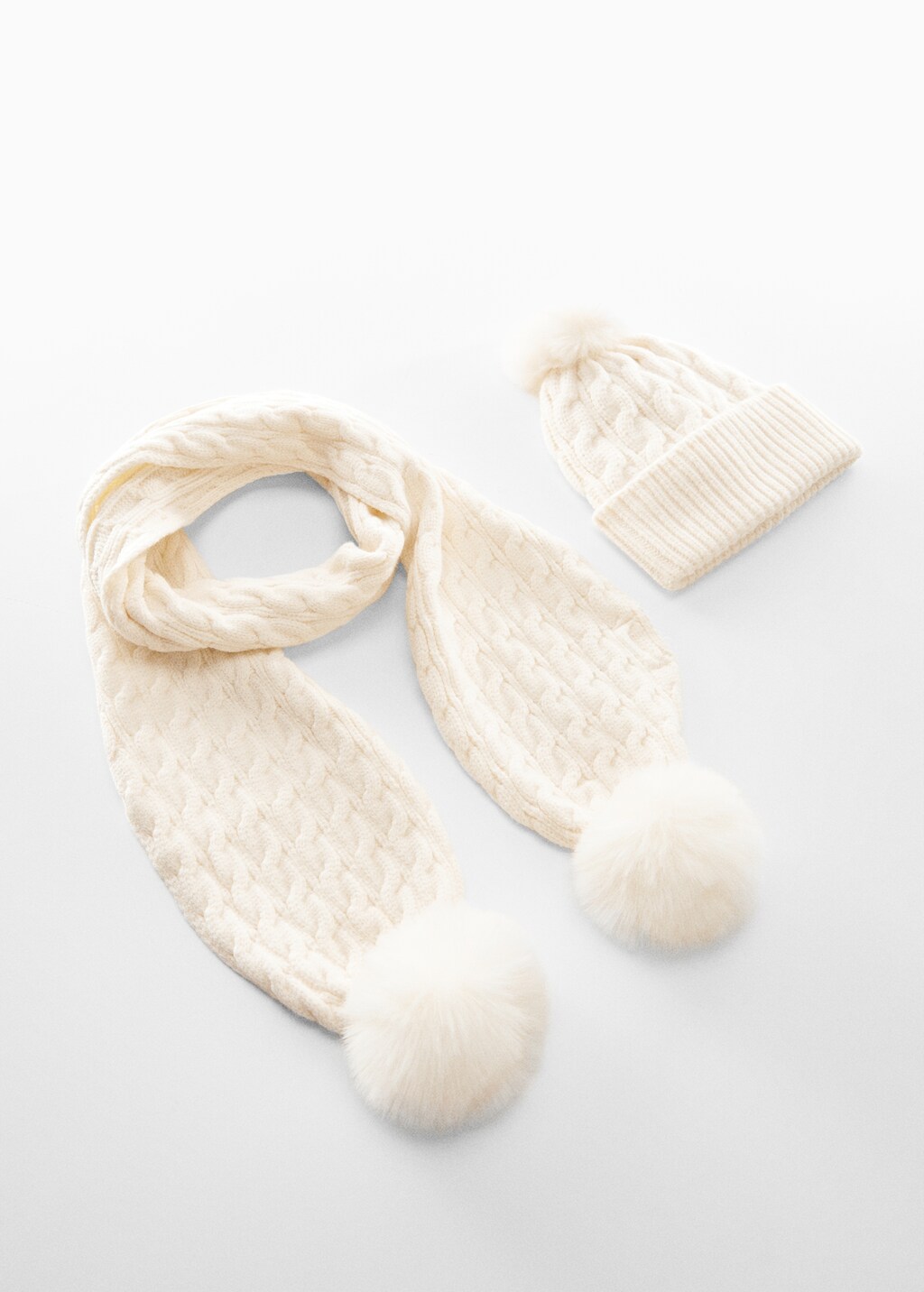 Pompom knit scarf - Details of the article 1