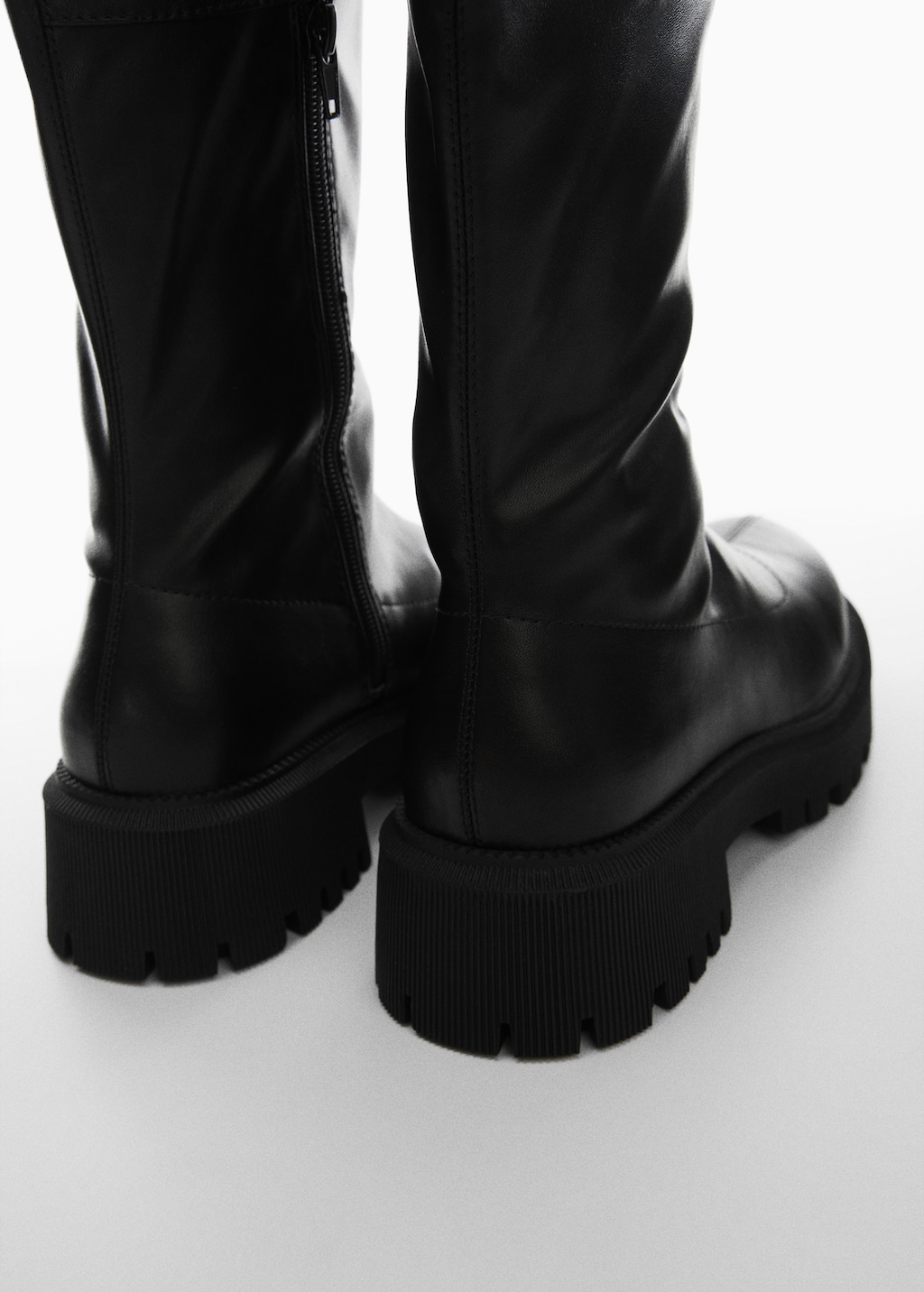 Platform boots with tall leg - Details of the article 1