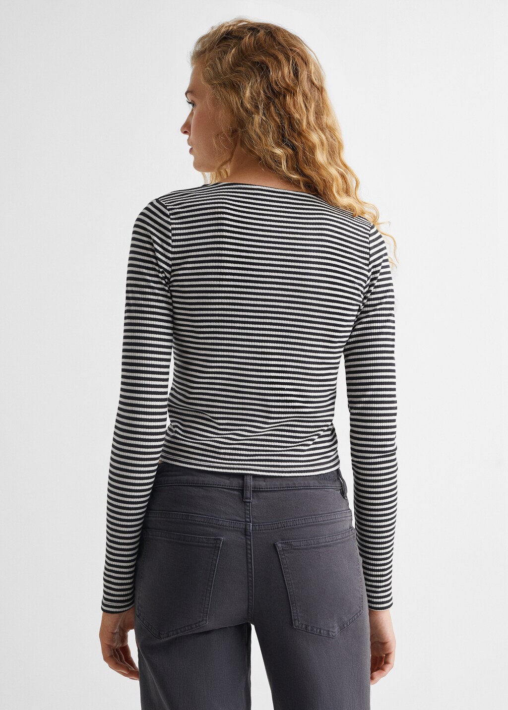 Buttoned striped T-shirt - Reverse of the article