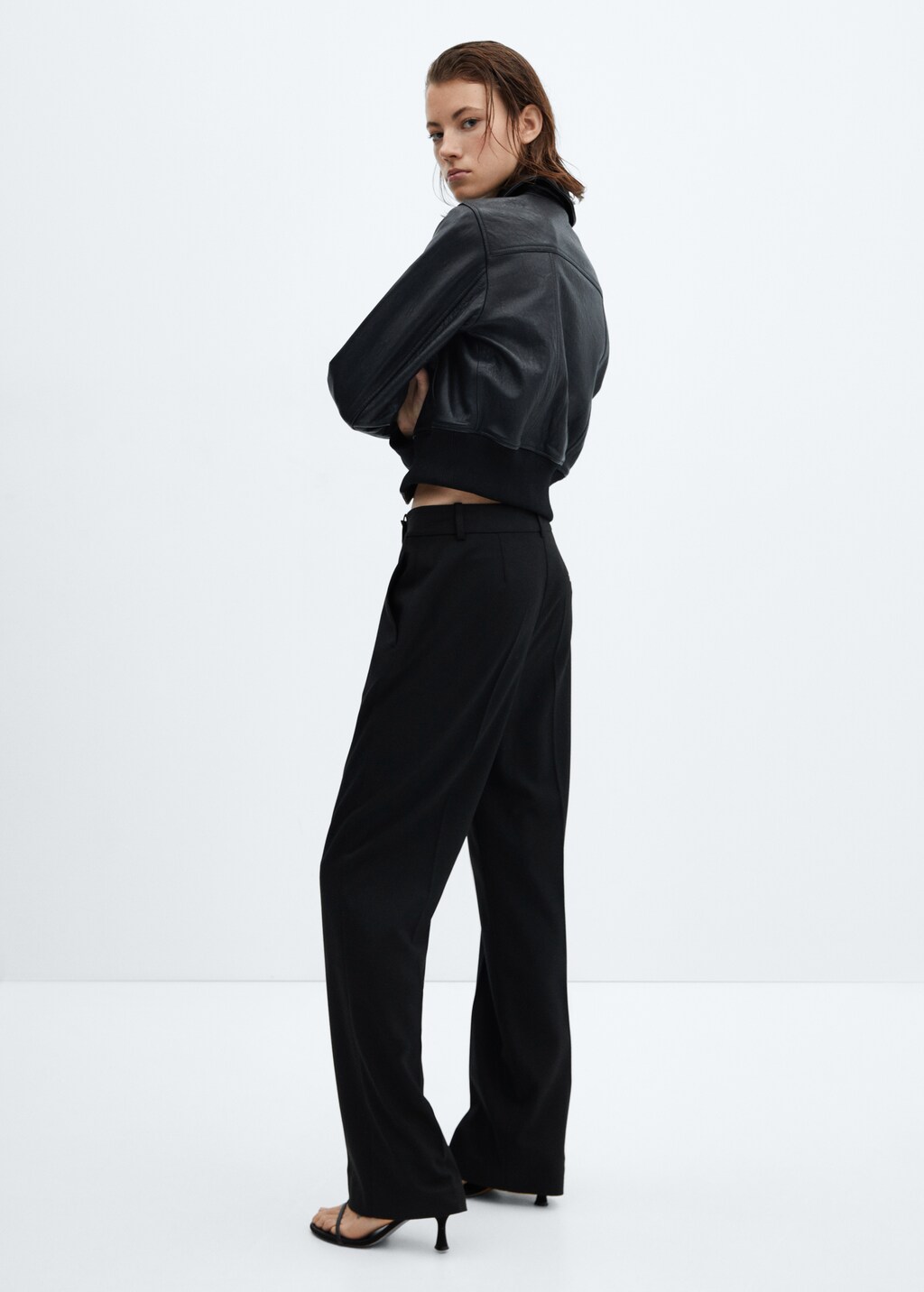 Straight trousers with side button - Details of the article 6