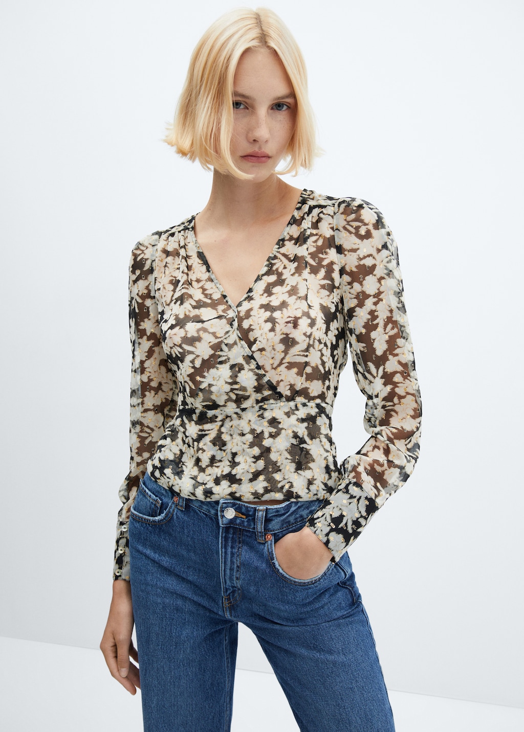 Blouse cache-cœur en imprimé fleuri - Plan moyen