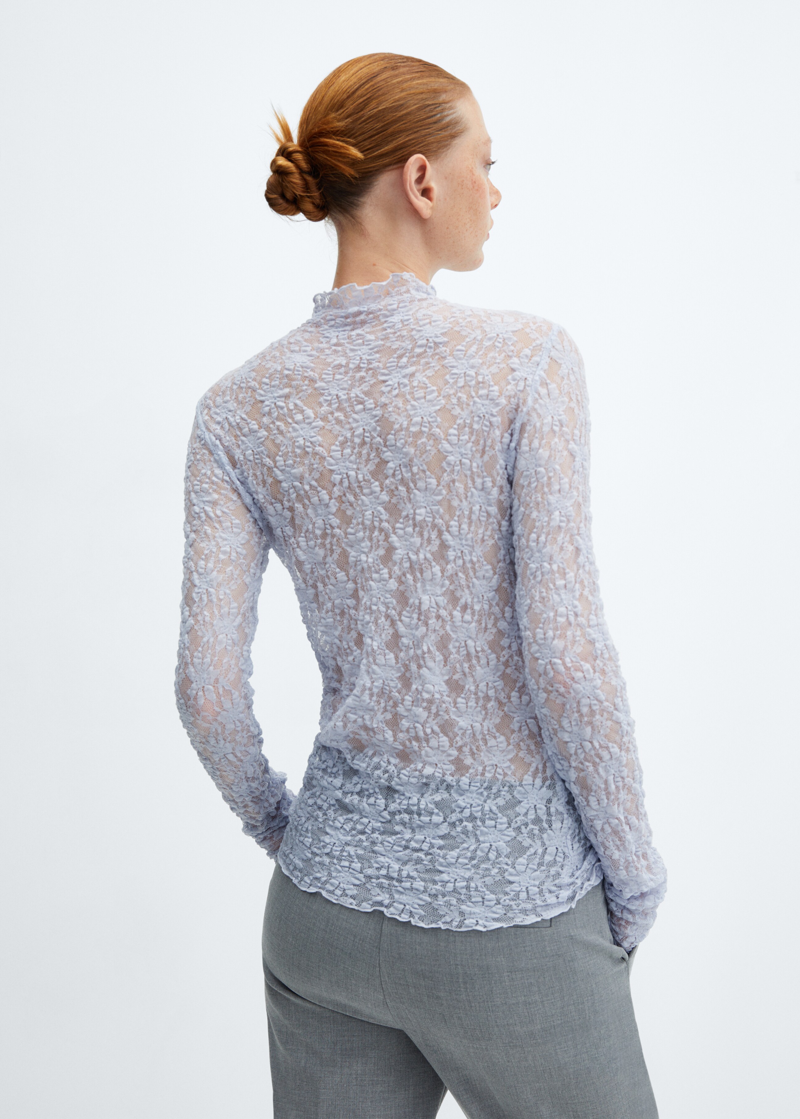 Lace t-shirt with perkins collar  - Reverse of the article