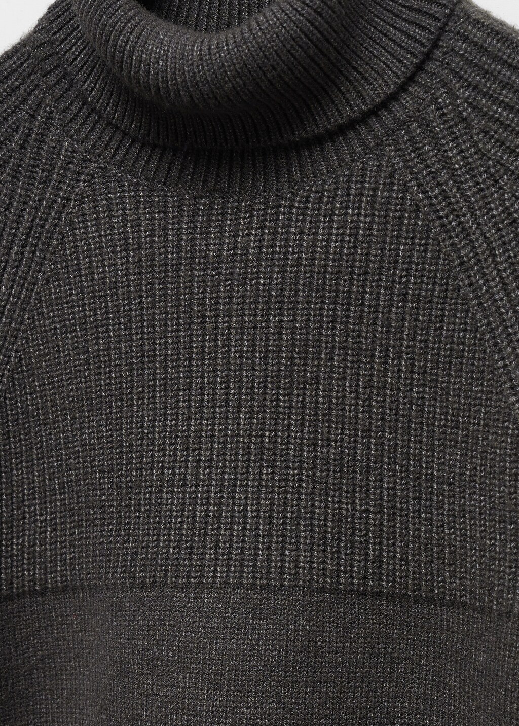 Turtleneck knit sweater - Details of the article 8