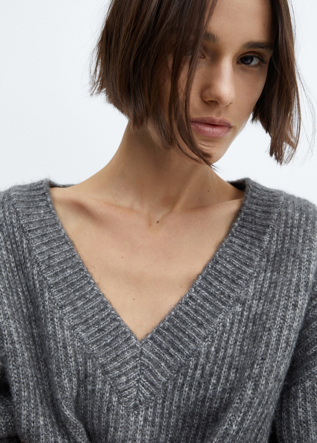 V-neck knit sweater - Details of the article 1