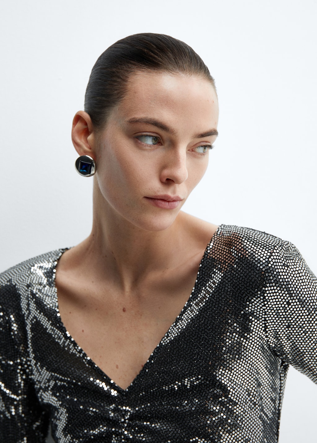 Pursed sequined dress - Details of the article 1