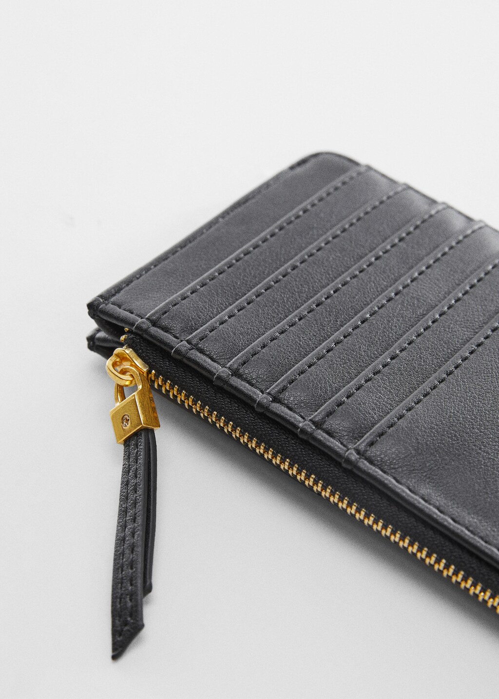 Quilted cardholder with logo - Details of the article 1