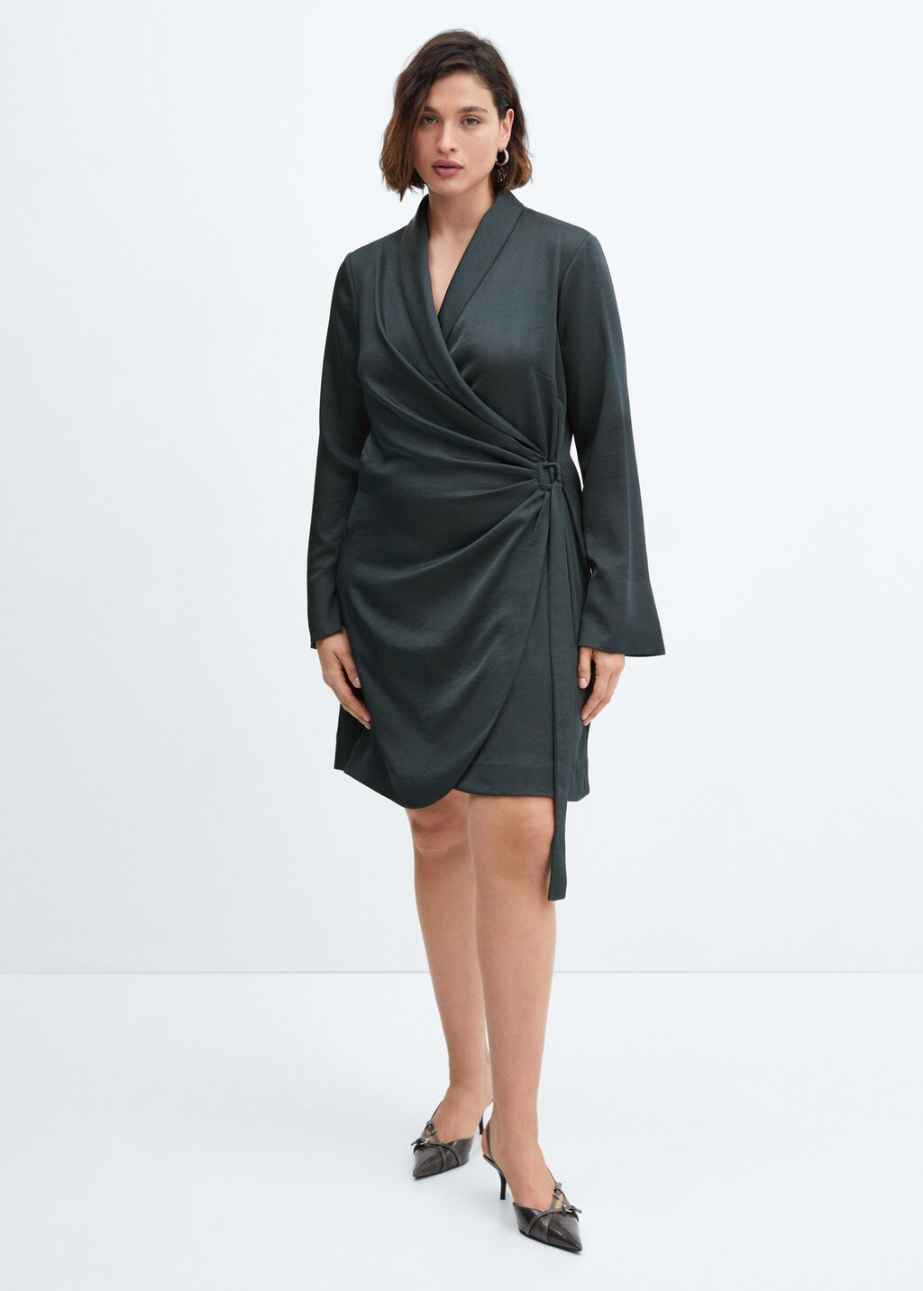 Satin wrap dress with buckle - Details of the article 3