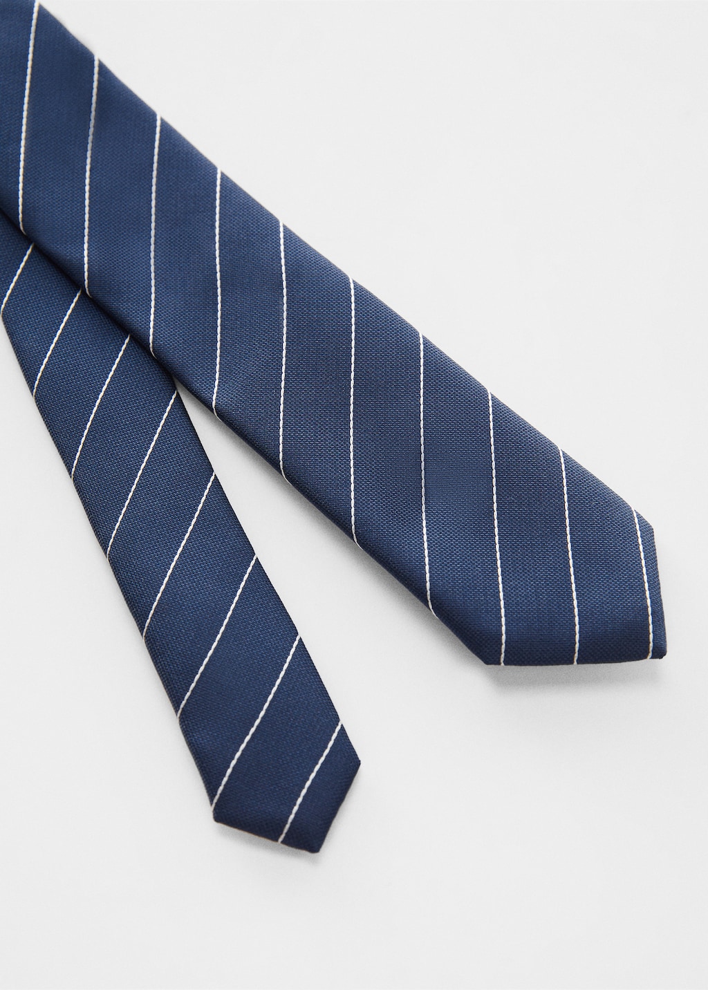 Pinstripe tie - Medium plane