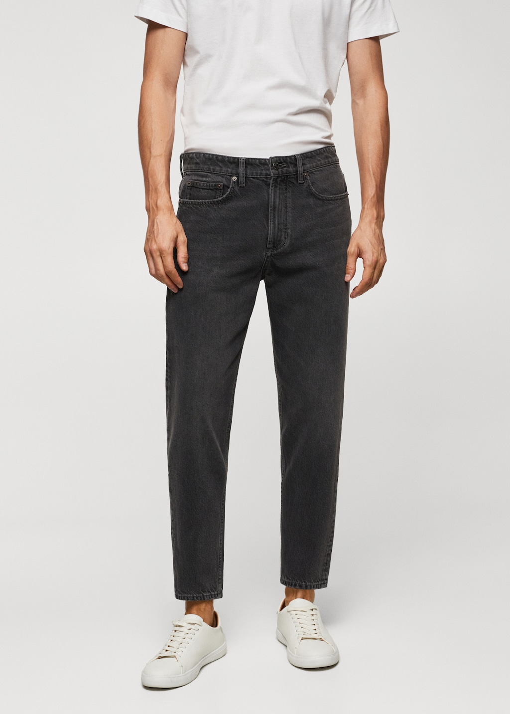 Jeans tapered-fit lavado oscuro - Plano medio