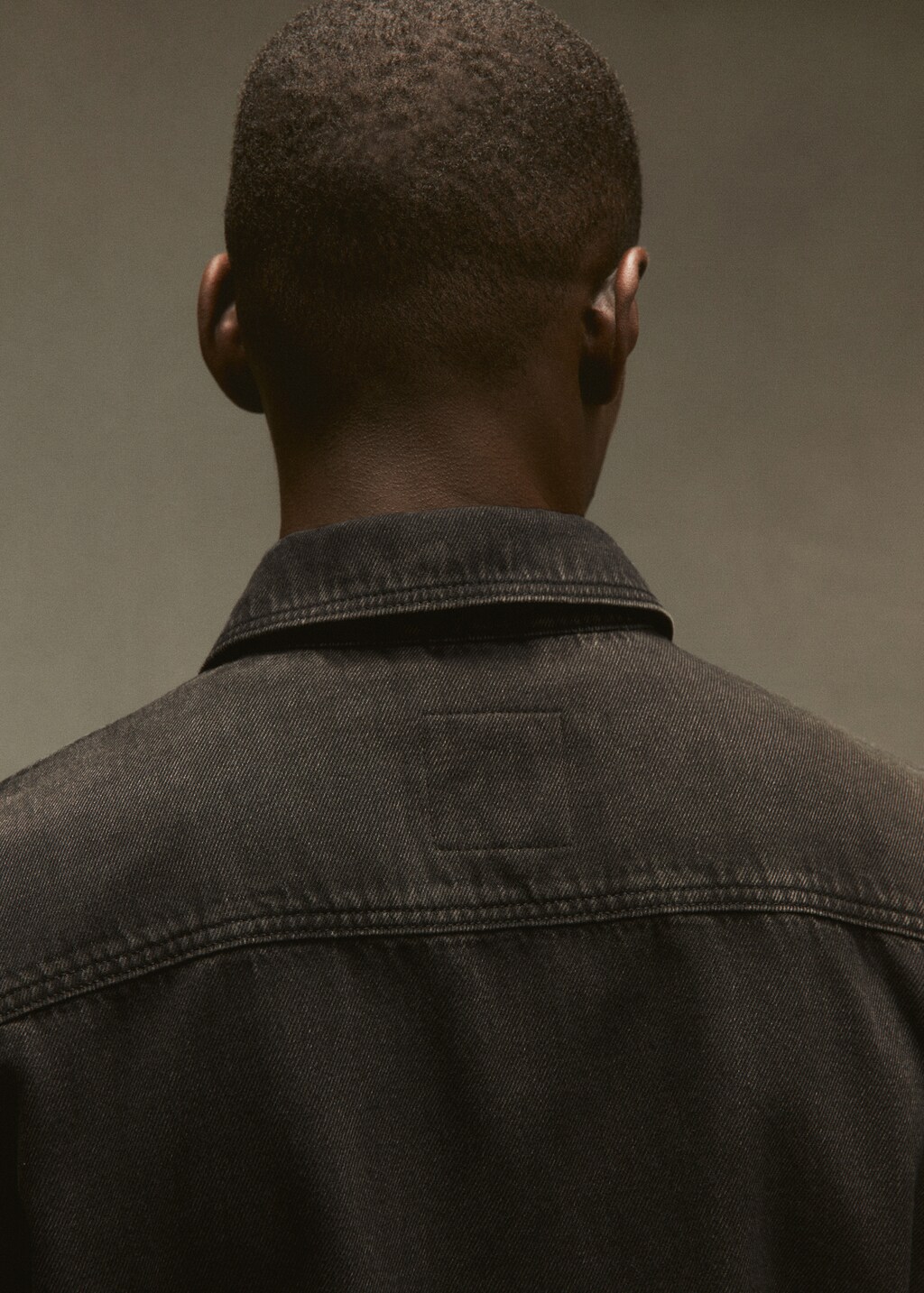 Cotton denim overshirt with pockets - Details of the article 6