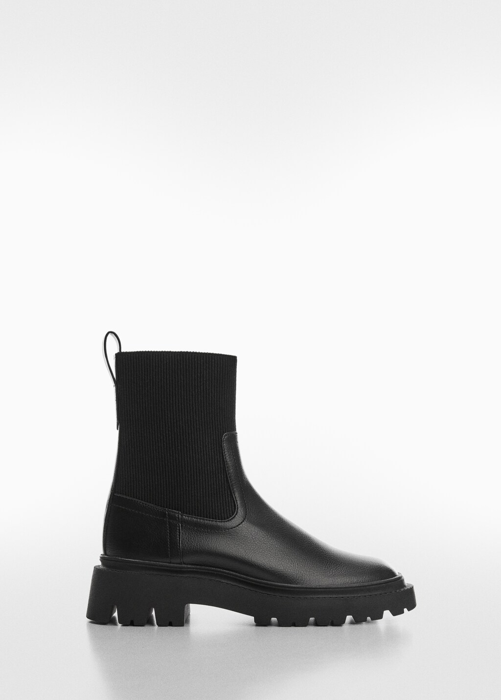 Platform track-sole ankle boots - Article without model