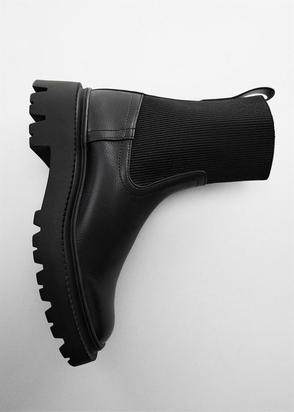 Platform track-sole ankle boots - Details of the article 5