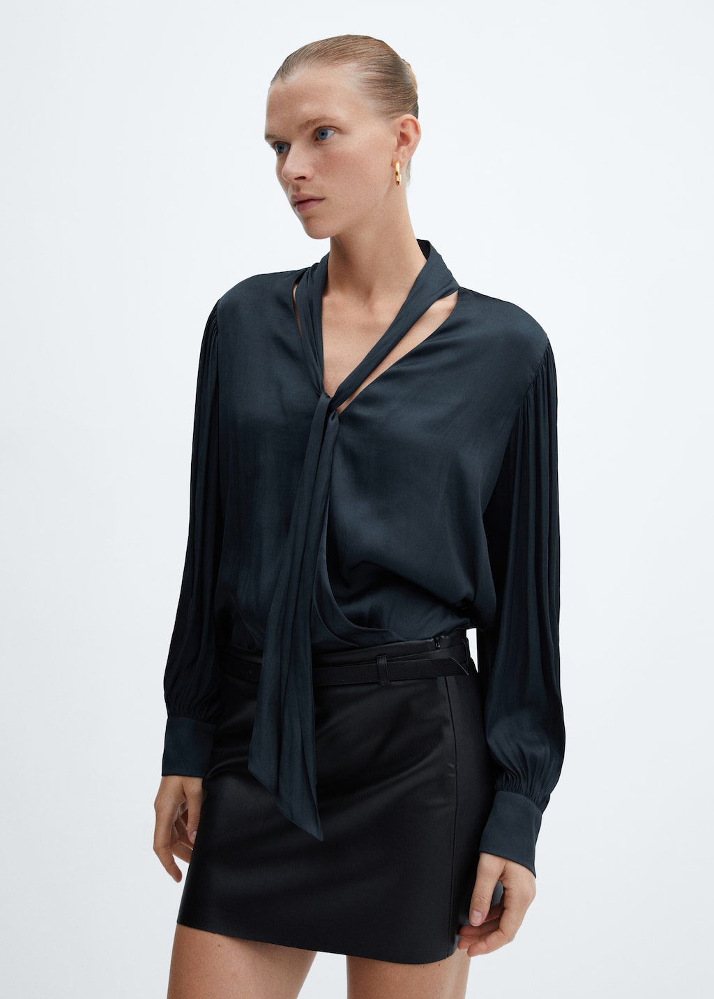 Satijnen blouse met strik - Middenvlak