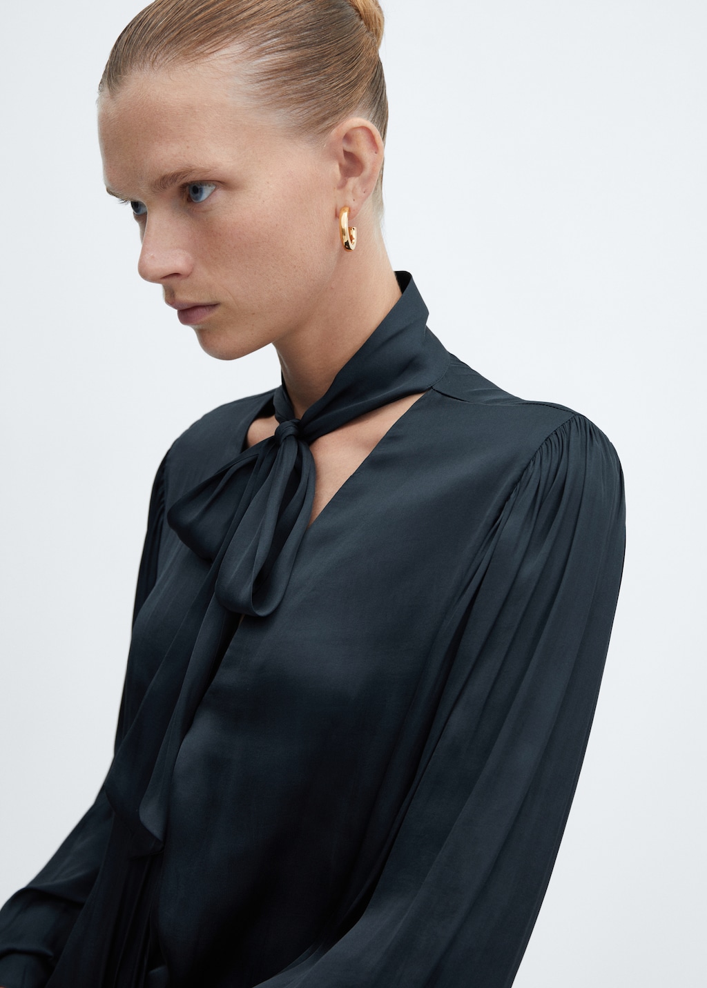 Blouse satinée nœud - Détail de l'article 1