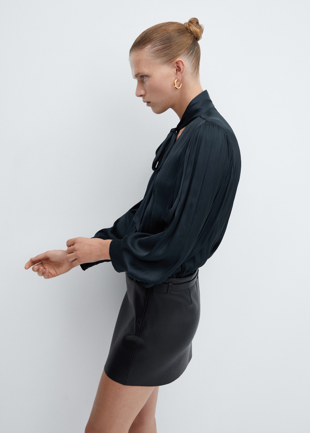 Blouse satinée nœud - Détail de l'article 2