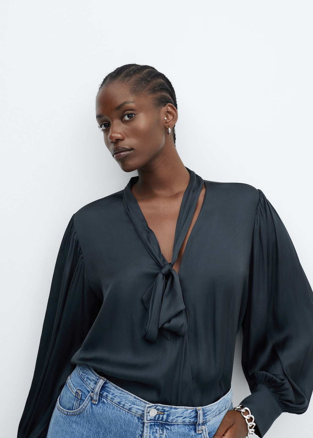 Blouse satinée nœud - Détail de l'article 4