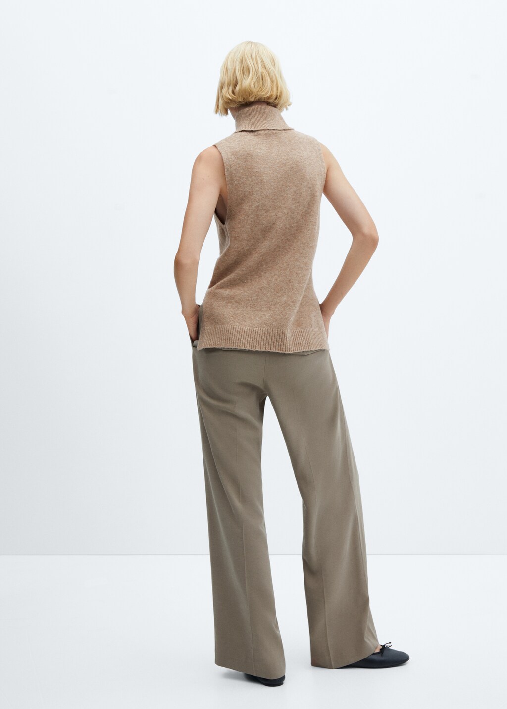 Turtleneck knitted gilet  - Reverse of the article