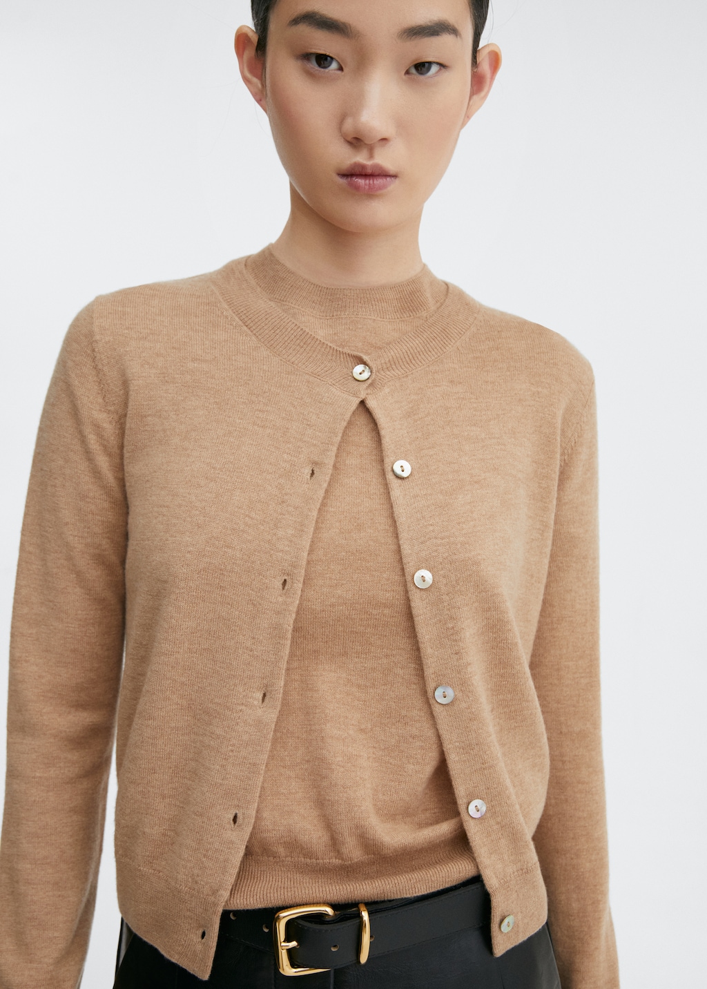 Round-neck wool cardigan - Details of the article 1