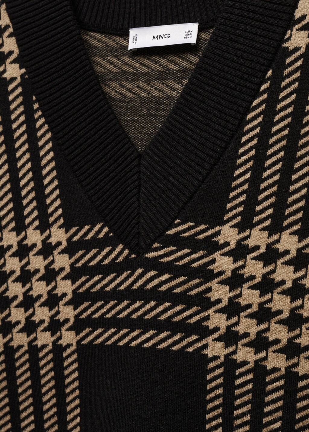 Fine-knit houndstooth-print gilet - Details of the article 8