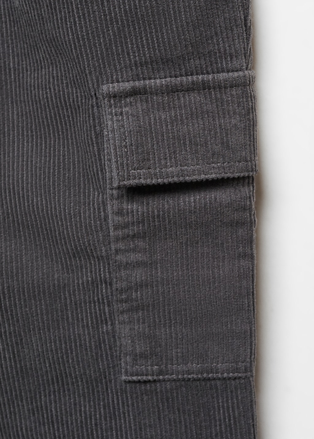 Corduroy cargo trousers - Details of the article 8