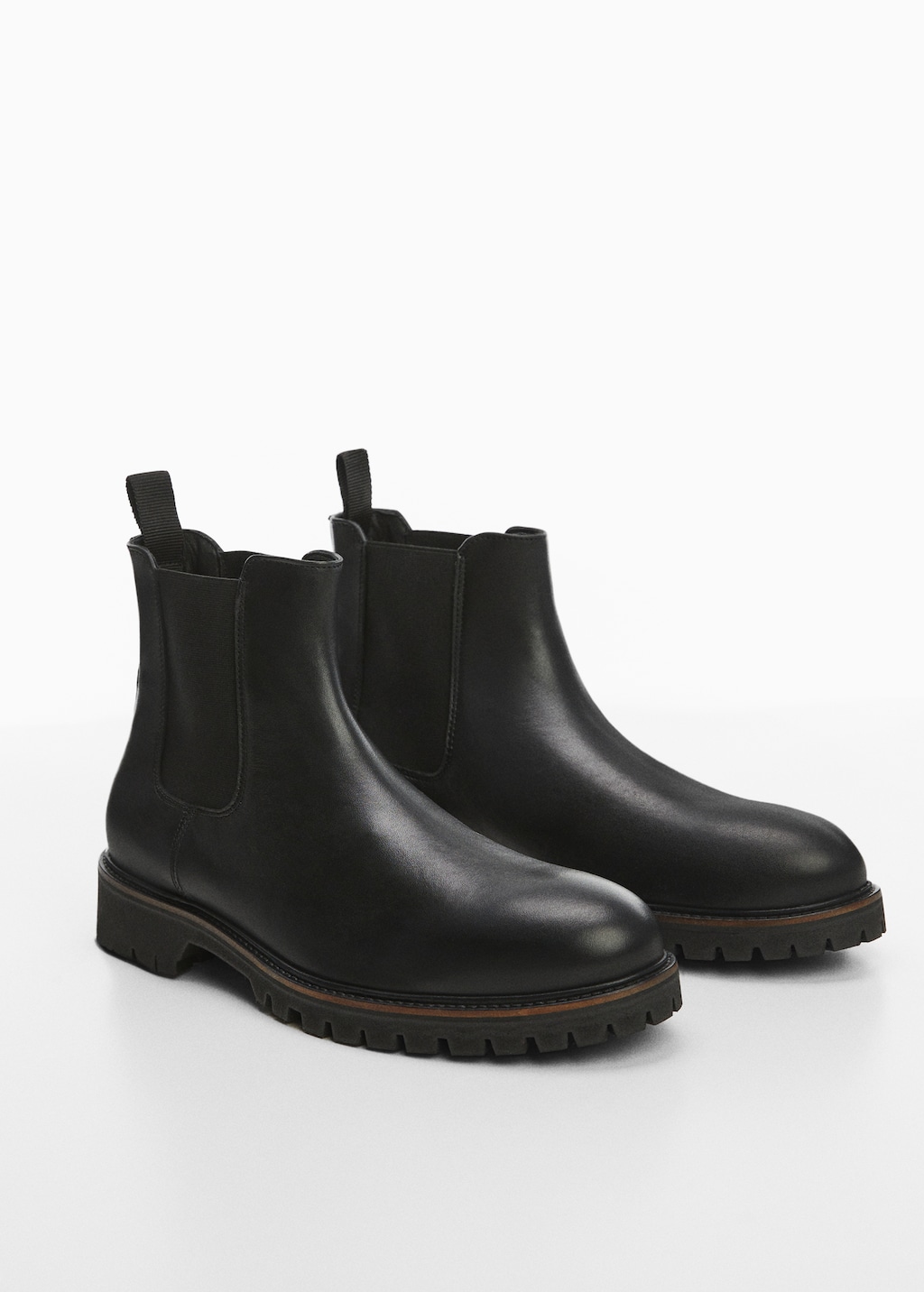 Chelsea leather ankle boots with track sole - Medium plane