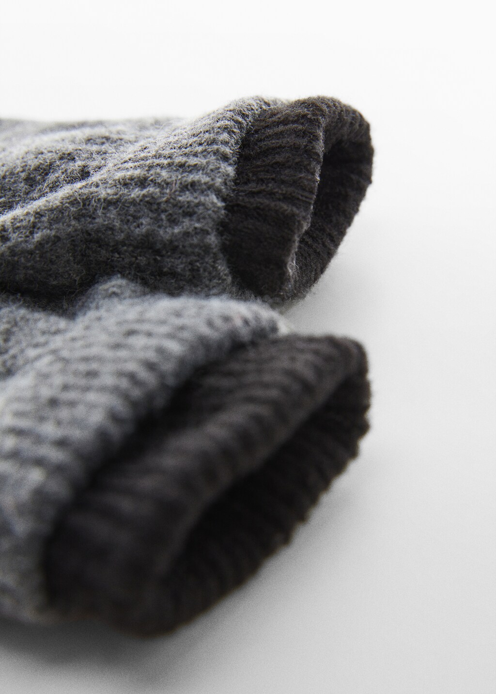 knit bicolour gloves - Details of the article 1