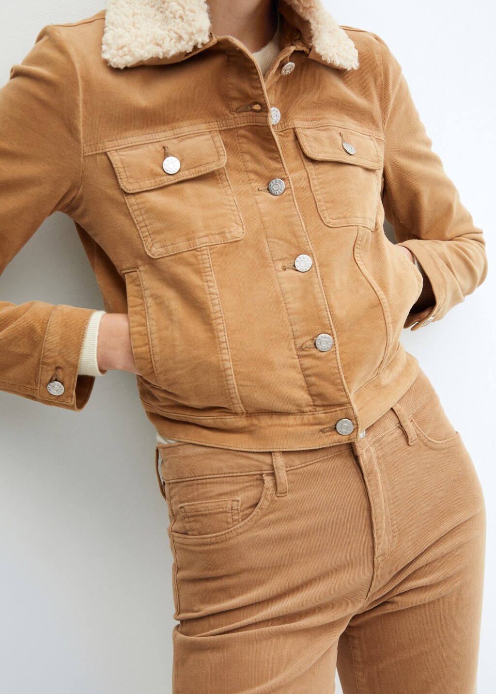 Corduroy jacket with shearling collar  - Details of the article 6