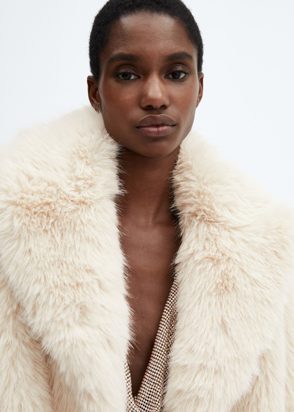 Coat with fur-effect lapels - Details of the article 1