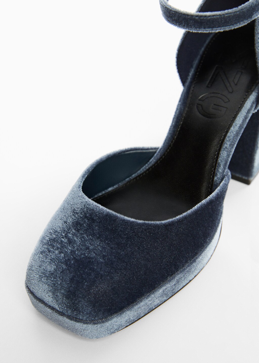 Velvet heeled shoes - Details of the article 2