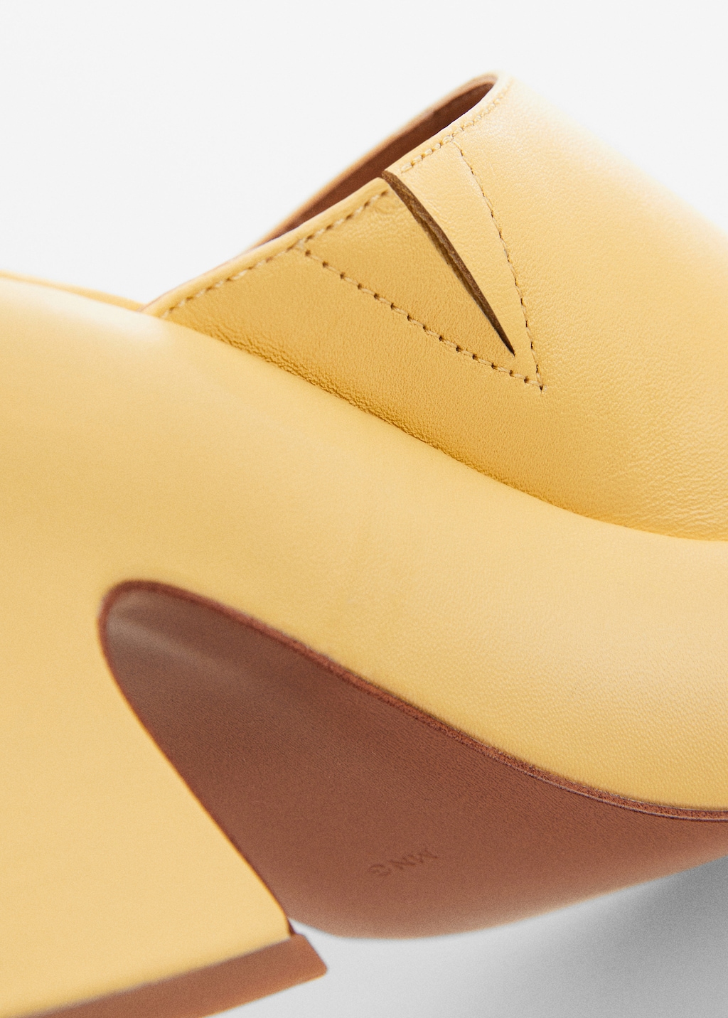 Block-heel leather clogs - Details of the article 1