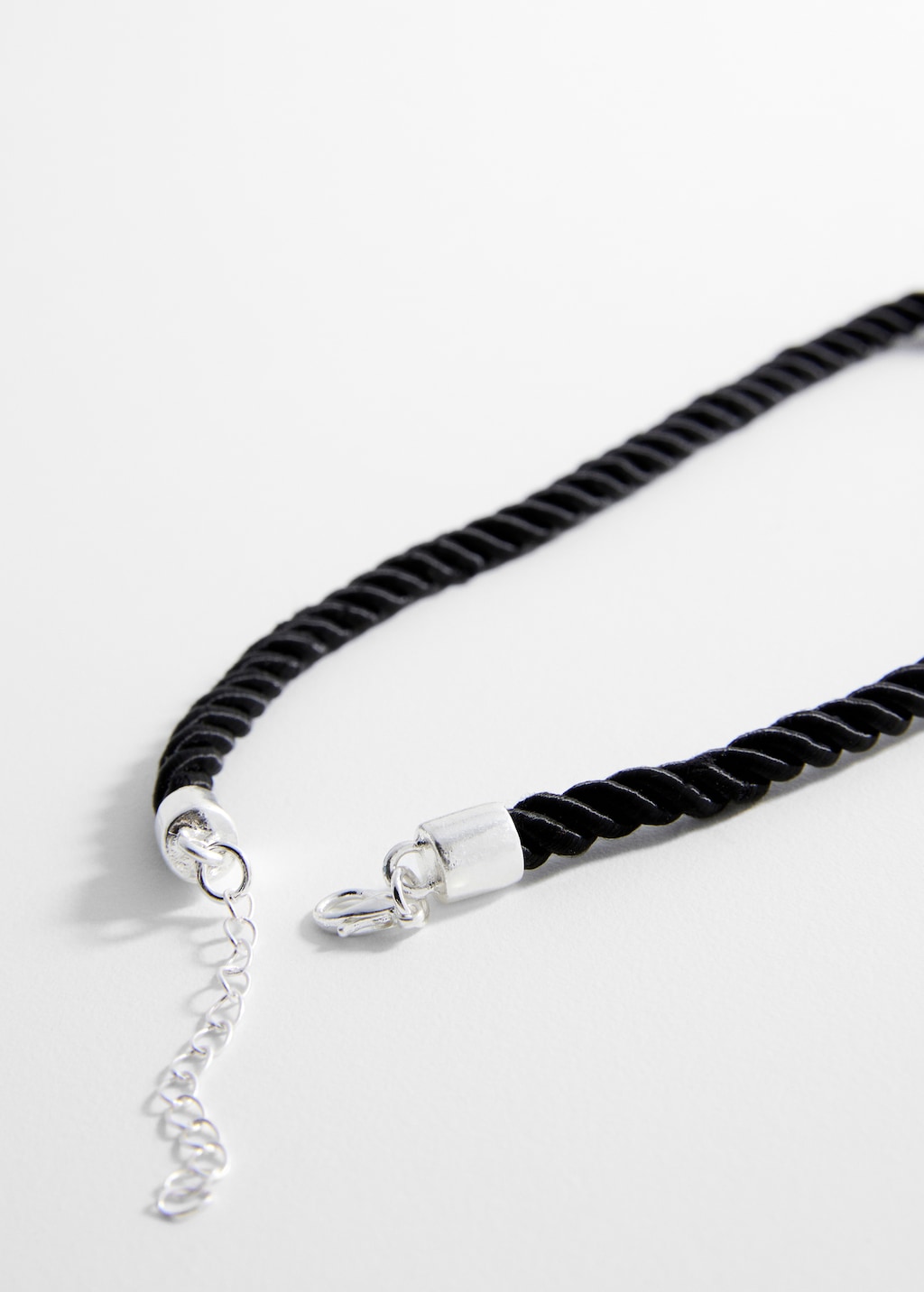 Shell cord necklace - Details of the article 1