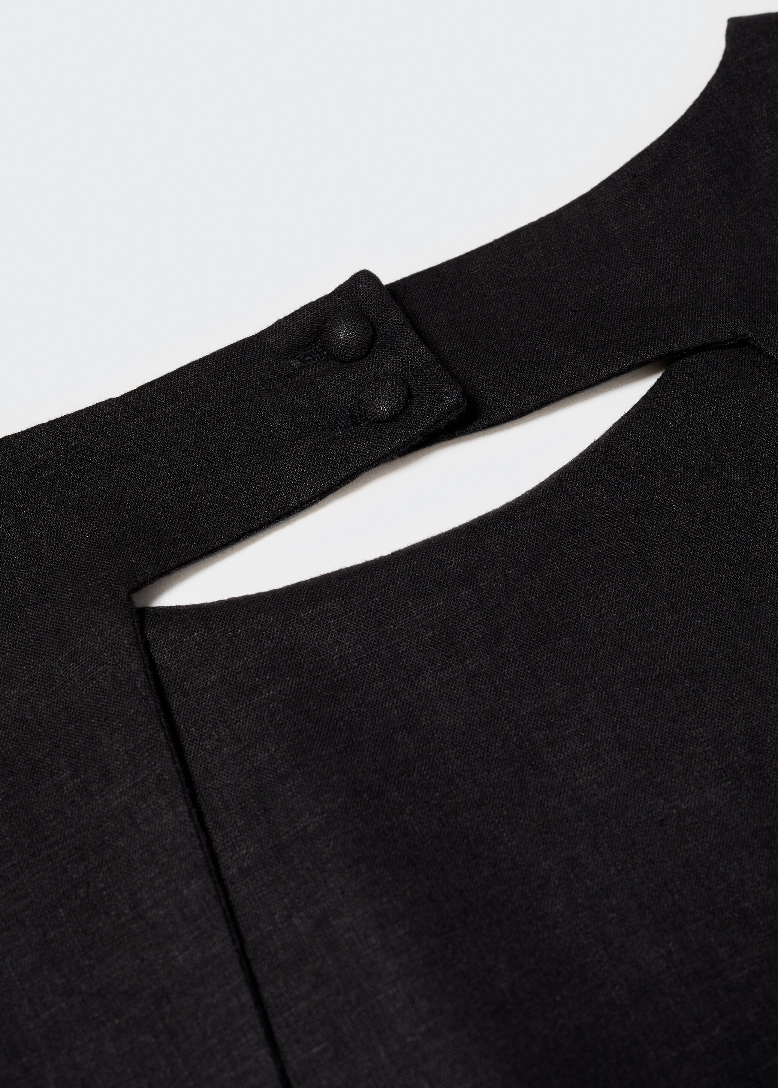 Linen dress with back opening - Details of the article 8