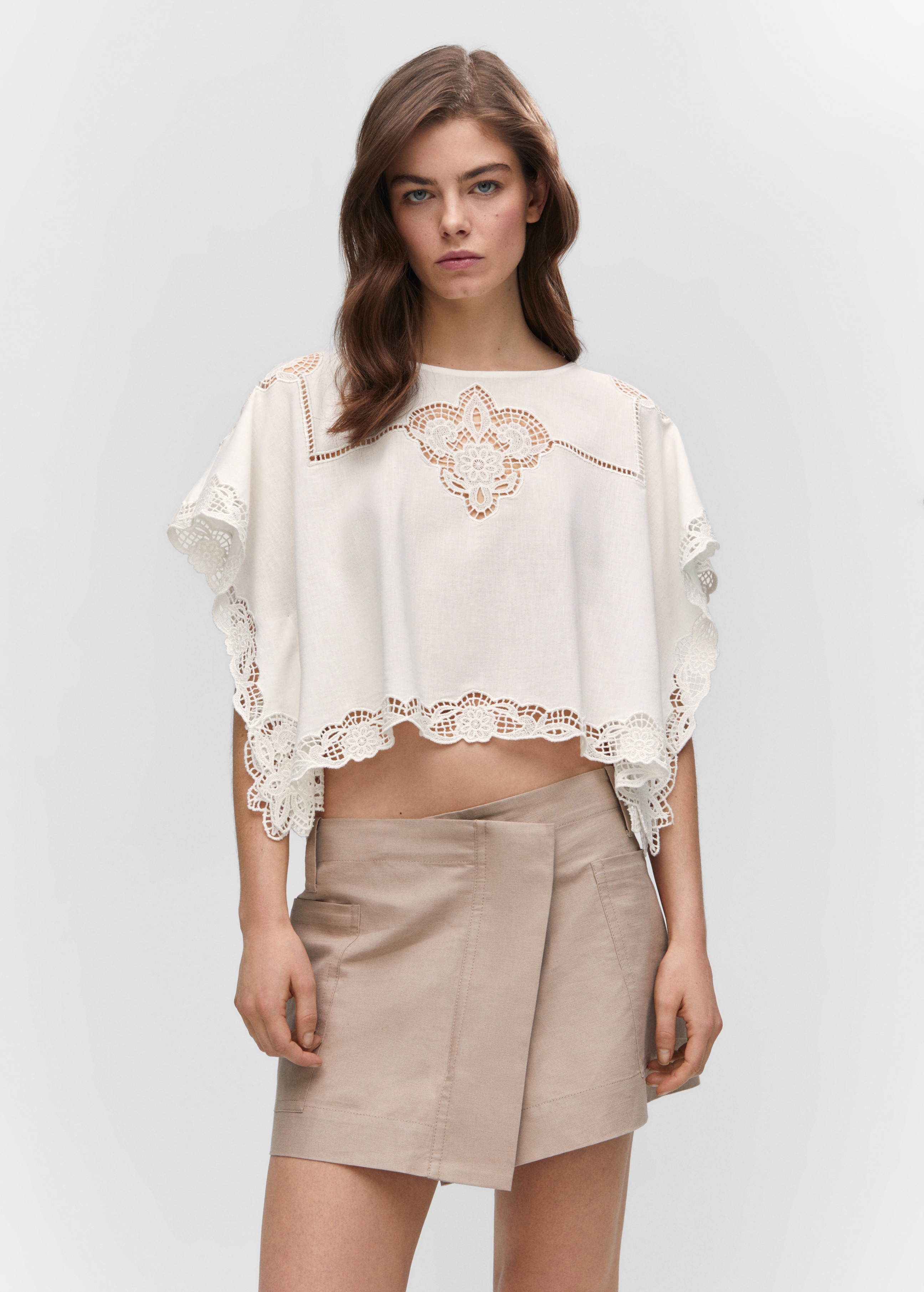 Embroidered openwork blouse - Medium plane